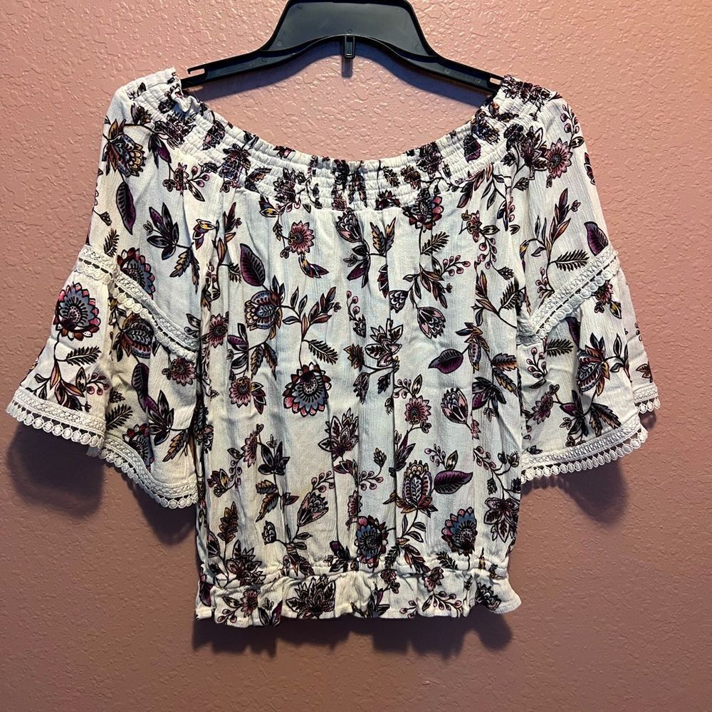 Eyeshadow white floral off the shoulder top